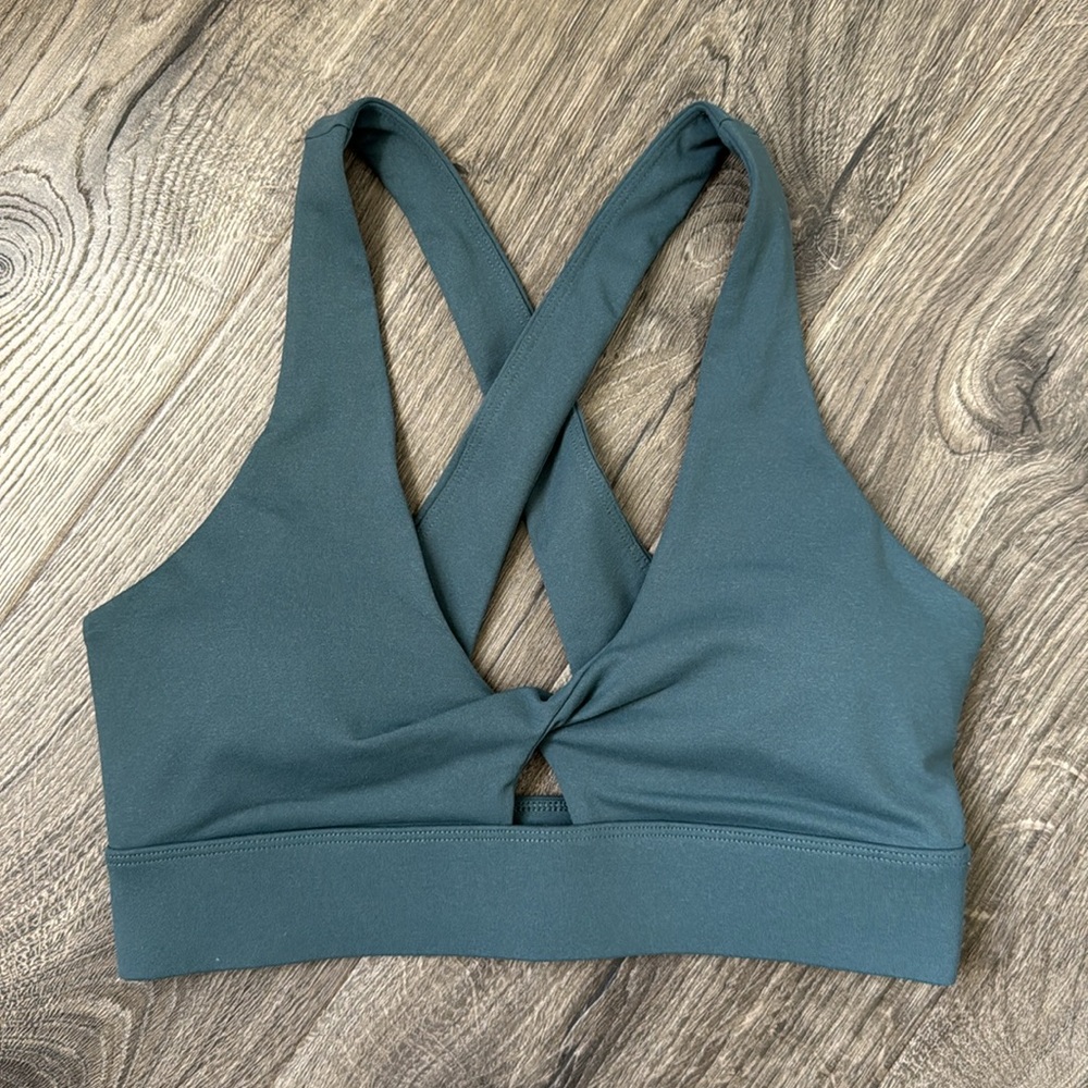 Oasis Twist Medium Impact Sports Bra in Storm Slate - Picture 3 of 10
